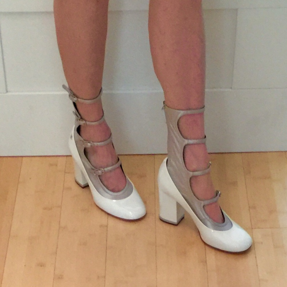 RARE NWT CHANEL WHITE PATENT PUMP WITH LAMBSKIN GLADIATOR INSET - Picture 4 of 13